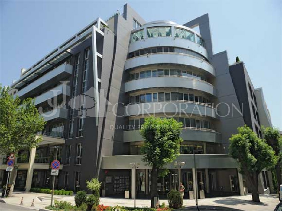 Complex for sale, Изток