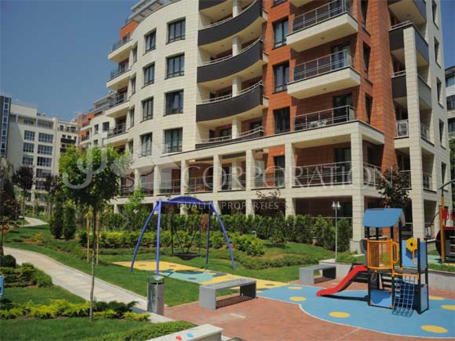 Complex for sale, Изток