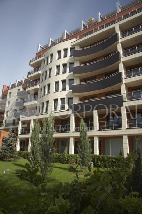 Complex for sale, Изток