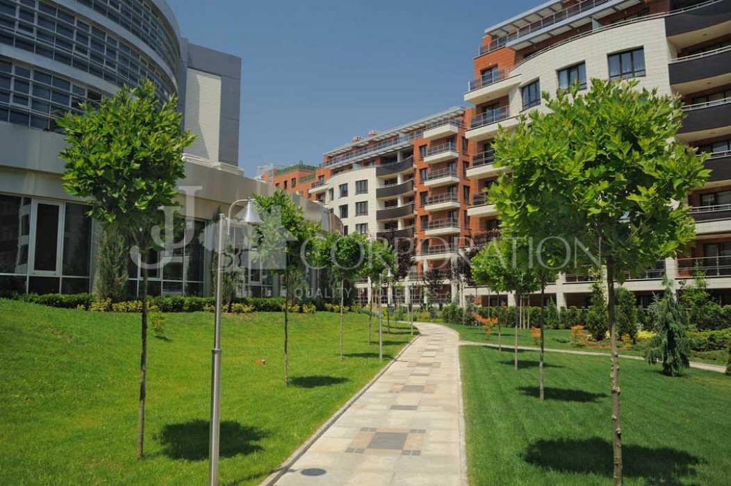 Complex for sale, Изток