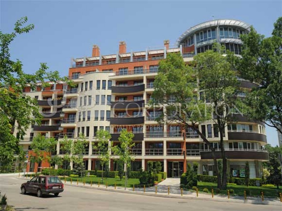 Complex for sale, Изток