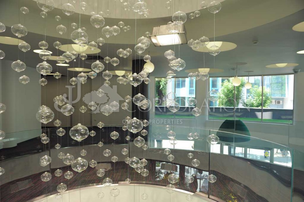 Complex for sale, Изток
