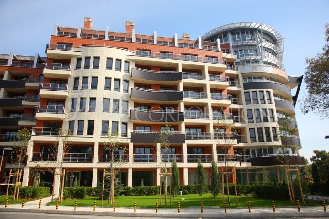 Complex for sale, Изток