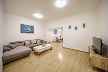 Three bedroom For rent, Център, 130 sq.m.