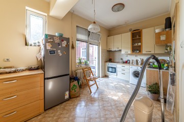 Multi bedroom For sale, Център, 230 sq.m.