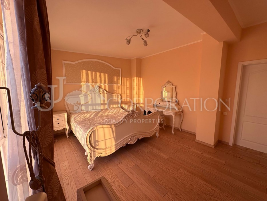 Multi bedroom For sale, 210 sq.m.