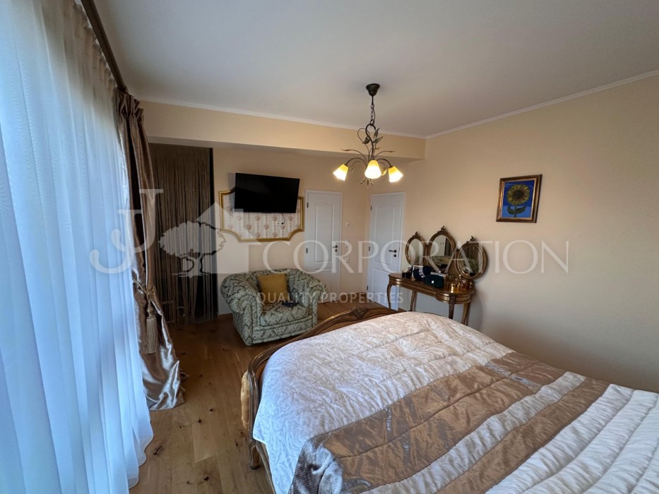 Multi bedroom For sale, 210 sq.m.