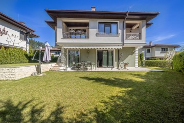 House For sale, 312 sq.m.
