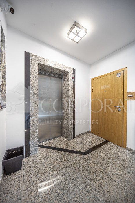Офис под наем, Център,135кв.м