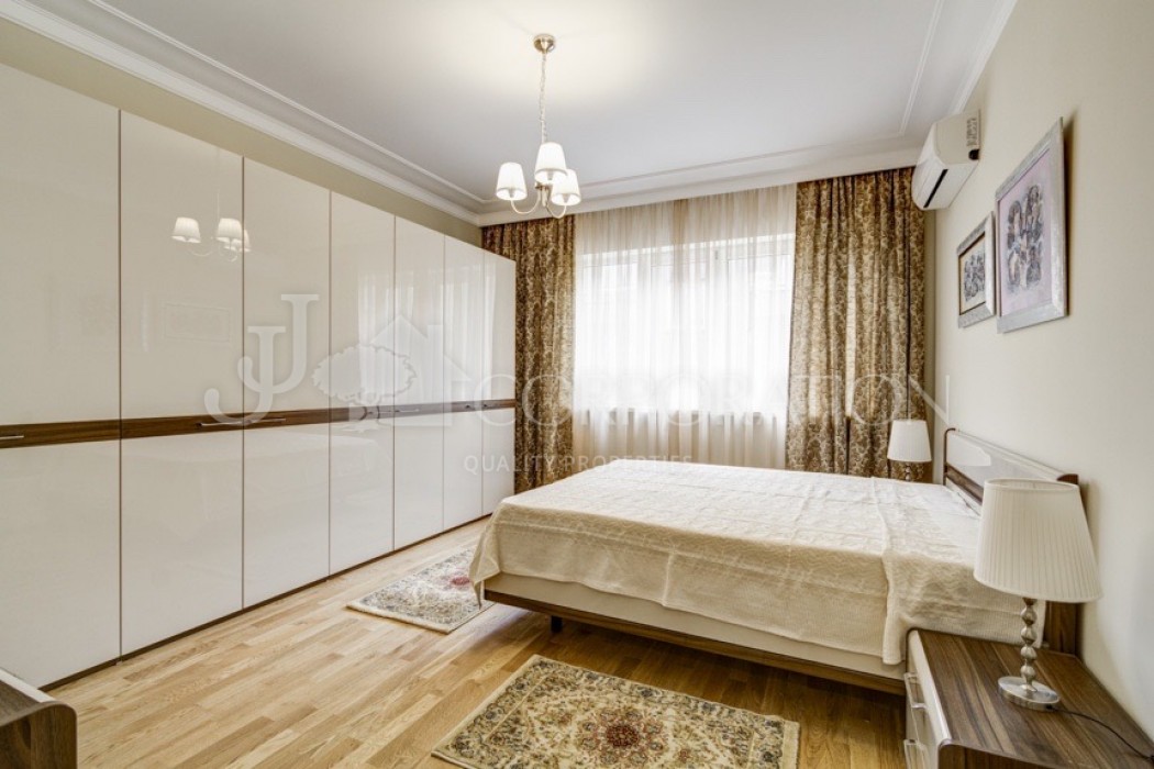 3-стаен под наем, Център, 160 кв. м.